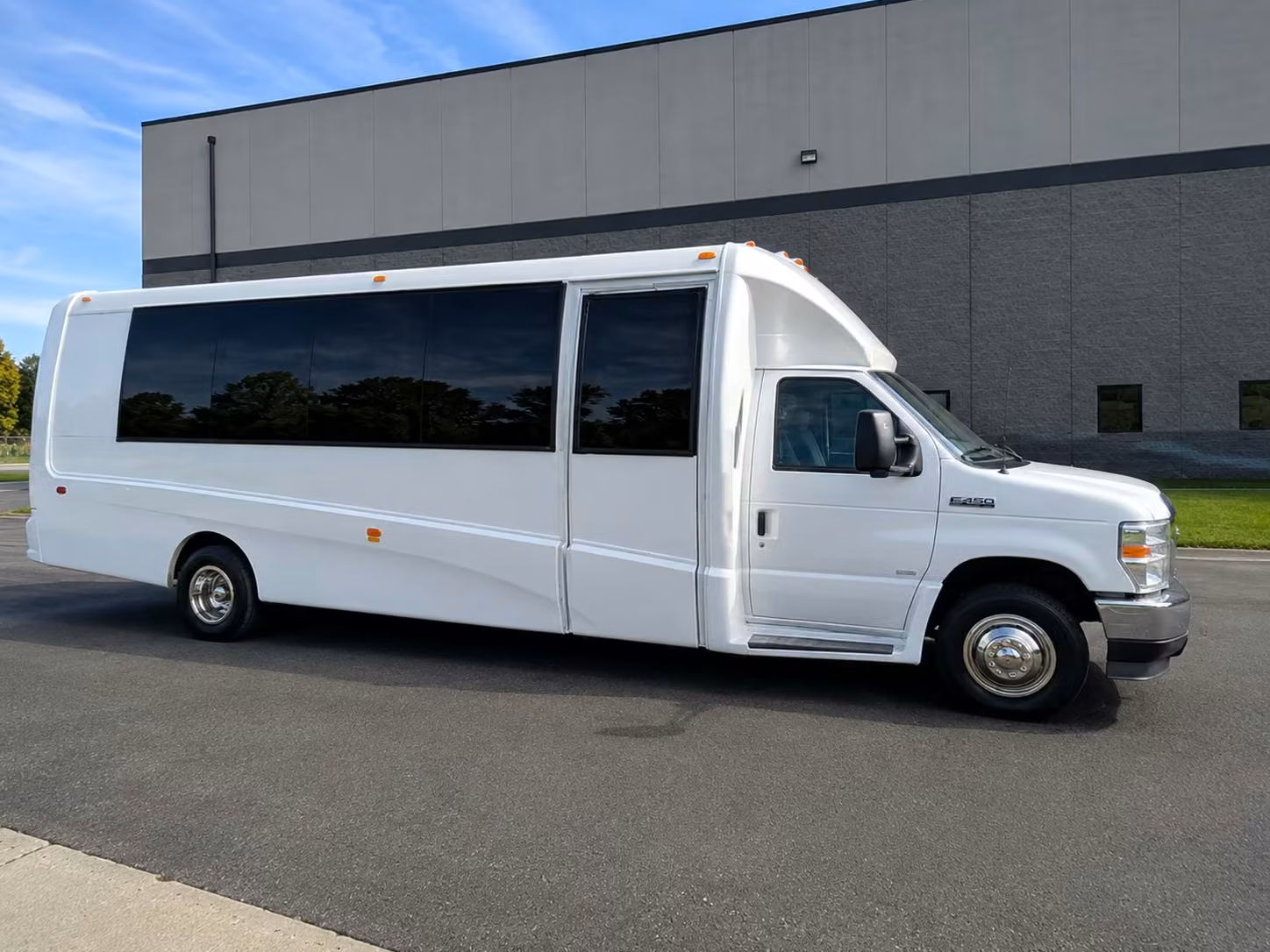 minibus and charter bus rentals for elementary middle and high school groups in the dc area